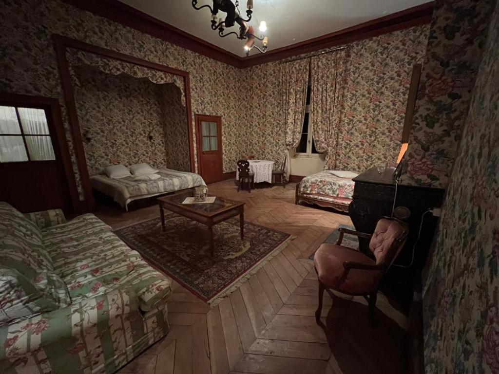 Chateau De Busset Eksteriør bilde
